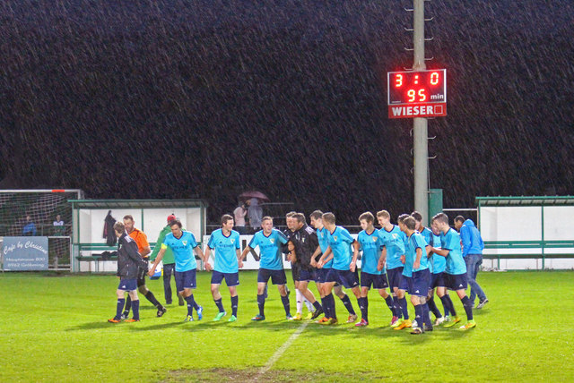 Die Gröbminger Kicker feierten in strömendem Regen den klaren Derbysieg über Öblarn.