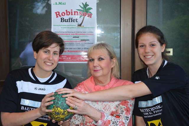 Die Patronanz für das Bundesligaspiel der UNION St. Pölten gegen den UHC Eggenburg übernahm das Robinsonbuffet. Den Matchball übergab Anita Ulram an Nina Schubert und Raphaela Panzer.