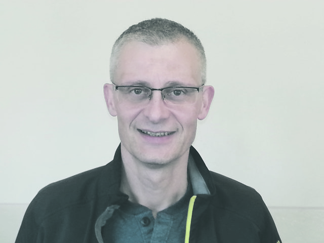 Herbert Peterbauer von Reifen Doblhofer in Braunau berät Zweirad-Fans.