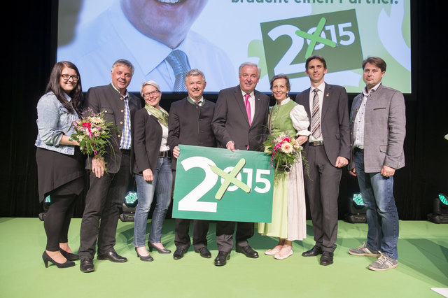 Die VP-Kandidaten aus Leibnitz mit dem Spitzenkandidaten Hermann Schützenhöfer | Foto: Fischer