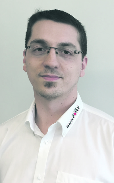 Andreas Feitzinger von Reifen Doblhofer in Ried berät Zweirad-Fans.