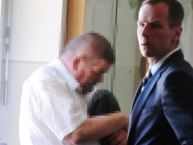 Der falsche Arzt "Doktor H." mit seinem Verteidiger. | Foto: Probst