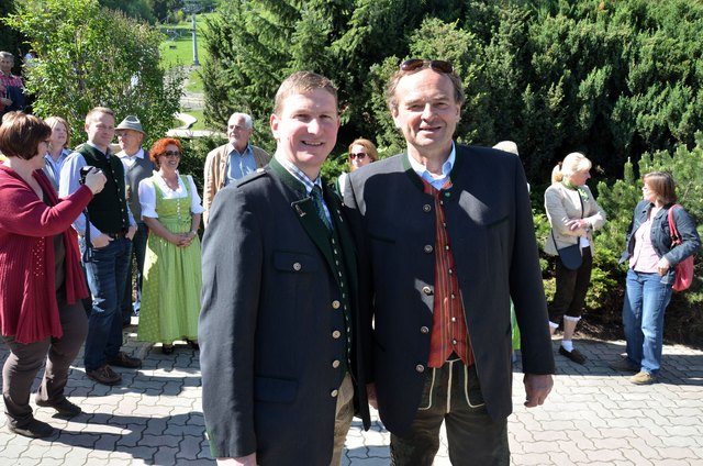 Der Mauterner Bürgermeister Andreas Kühberger mit Georg Bliem, Geschäftsführer der Planai-Hochwurzen-Bahnen.