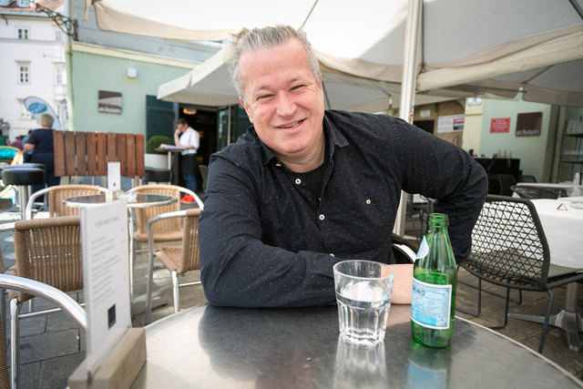 Ein gemütliches Trankerl in der Innenstadt, wie hier im Eckstein: für Supancic die optimale Vorbereitung auf seine Auftrittte. | Foto: Oliver Wolf