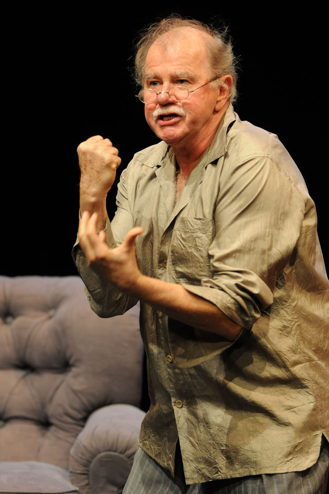 Ernst Konarek spielt “Der Herr Karl” in der Kellerei Reutte