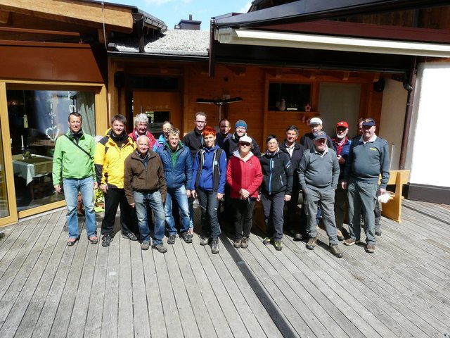 Freiwilligen Helfer nach getaner Arbeit. | Foto: Foto: Naturpark Ötztal