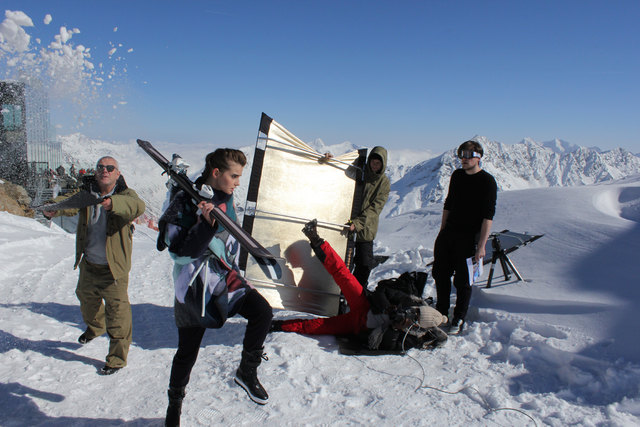 Starfotograf Kristian Schuller im Einsatz für Högl in Sölden. | Foto: Lorenz Shoe Group