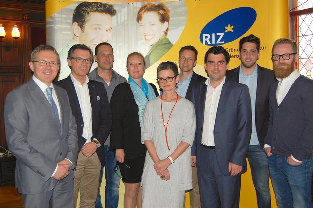 Leopold Wiesinger, Stadtrat Hubert Holzer, Christian Weilpoltshammer, Petra Patzelt, Michaela Oppolzer, Gemeinderat Roland Raunig, Bürgermeister Christian Gepp, Sebastian Schwelle und Daniel Cronin.