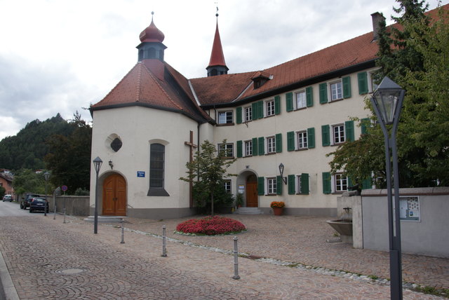 Die Stadtgemeinde verkauft die Kirche samt Klostergebäude an die Pfarre. | Foto: Othmar Kolp