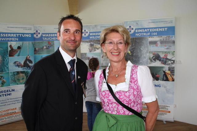 Durch die neue Zeugstätte führte Dieter Strohmeier auch Bürgermeisterin Monika Schwaiger.