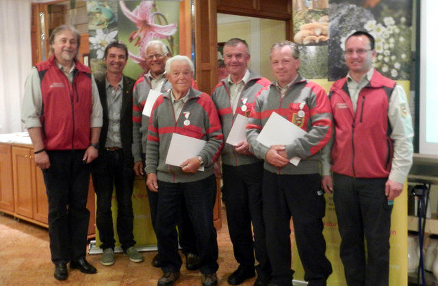 v.l. Bezirksleiter Hinteregger Heinz , Landtagsabgeordneter Rupert Fuchs ; die geehrten Wolfgang Axt, Johann Kofler, Fritz Schneider, Josef Viehhauser und Landesleiter Ing Alexander Leitner.