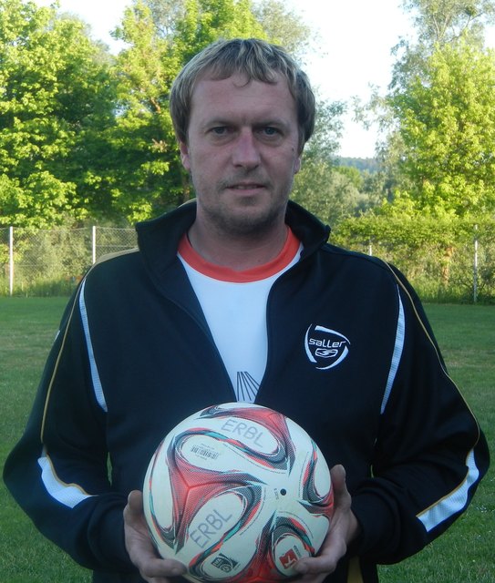 Nach zwei Spielen ist Ottensheims Neotrainer Roland Buchegger noch ungeschlagen.