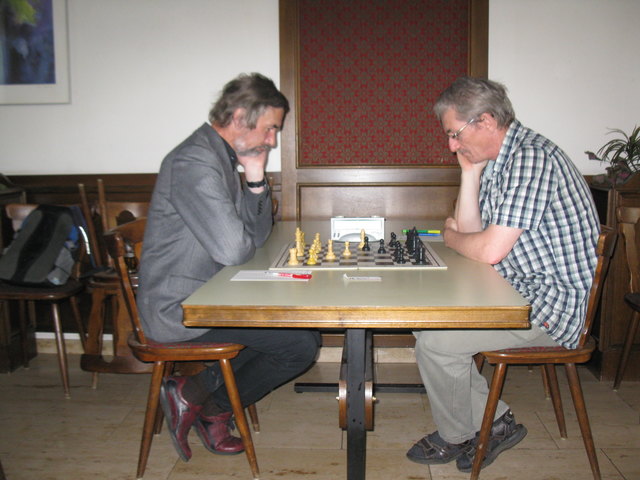 Der Landesmeister (r) in der Partie gegen den Vizelandesmeister