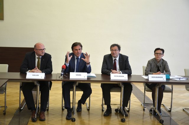 Professor Robert Galler, Landeshauptmann Franz Voves, Montanuni-Rektor Wilfried Eichlseder und Vizerektorin Martha Mühlburger.