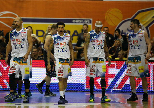 Lange Gesichter bei den Bulls: Ian Boylan (l.) wird seine Karriere beenden.