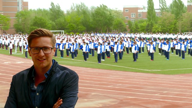 Fremde Kultur: Der Unterlammer kennt die täglichen Exerzierübungen der chinesischen Schüler auswendig.