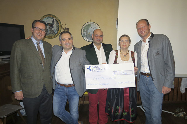 Die Jagdgesellschaft sammelte 4.000 Euro für die ukrainischen Waisenkinder. | Foto: Tschida