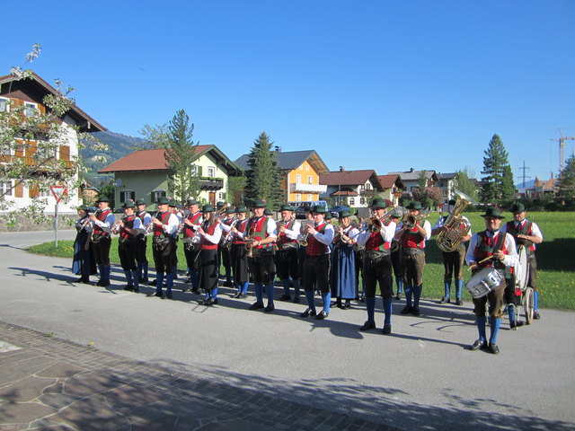 Die TMK Golling bedankt sich bei der Gollinger Bevölkerung für ihre Unterstützung.
Einer unserer vielen Gönner ist Hermann Struber, bei ihm gibt‘s schon fast traditionell Würstl und ein Fassl Bier.