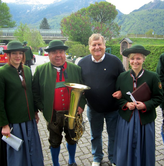 Einer der vielen Gönner ist Hermann Struber: Bei ihm gab es schon fast traditionell Würstl und ein Fassl Bier.