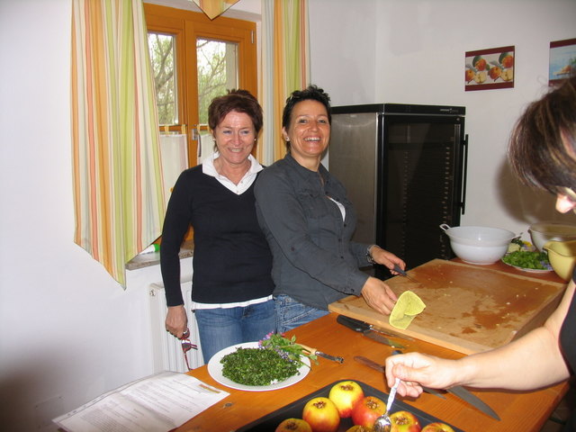 Die gesammelten Kräuter wurden gemeinsam verkocht. | Foto: Gemeinde Königsdorf