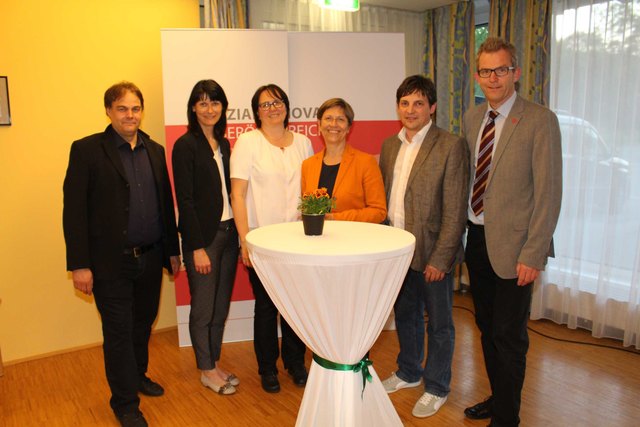 Albert Hinterreitner, Bezirkshauptfrau Cornelia Altreiter-Windsteiger, Pflegedienstleiterin Sabine Wimmer, Sozial-Landesrätin Gertraud Jahn, Heimleiter Berthold Hochleitner, Geschäftsführer SoNe – Soziales Netzwerk GmbH Martin König (v. l.). | Foto: SoNe