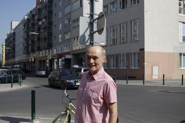 Weniger Verkehr durch Unterbindung eines Schleichweges wünscht sich Michael Kudrna (Grüne) bei der Winarskystraße.