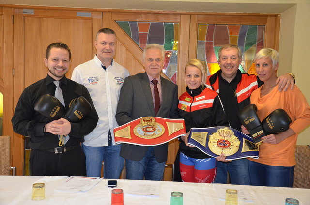 Freuen sich schon auf den Kampf: Niklas Stopper, Alexis Kiskiras, Helmut Leitenberger, Eva Voraberger, Peter Pospichal und Marion Palatin