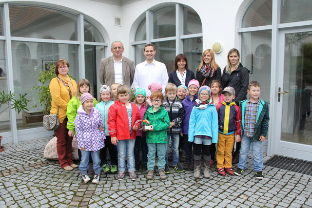 Der Kindergarten Gattendorf bekam den goldenen Mistkäfer verliehen. | Foto: Ranits