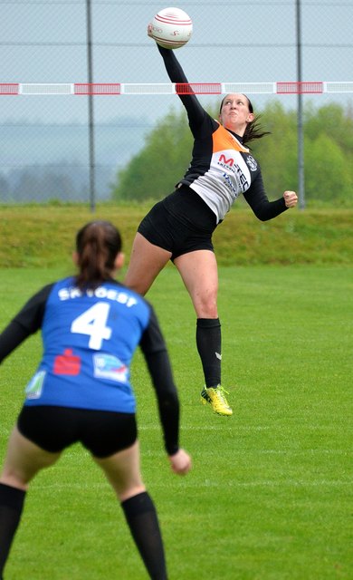 Nina Steininger und ihre Teamkolleginnen spielen gegen Nußbach. | Foto: Foto: Norbert Gahleitner