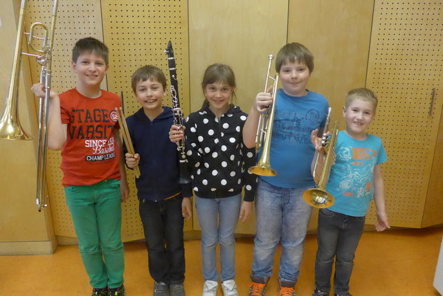 Die Schüler sind begeistert beim erlernen ihres Instruments. | Foto: Foto: privat