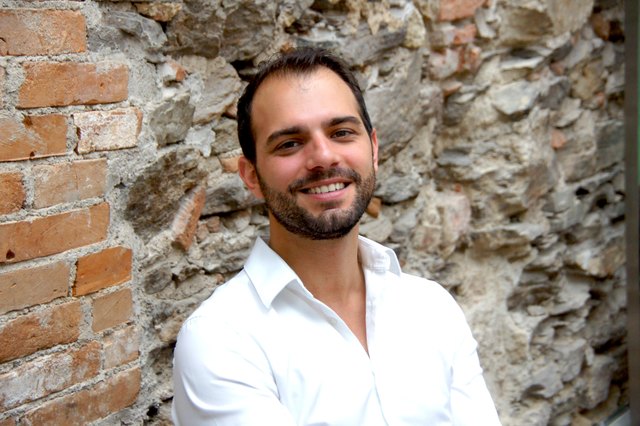 Milad Emrani ist 28 Jahre alt und mit seiner Immobilienfirma KMW erfolgreich in Krems.