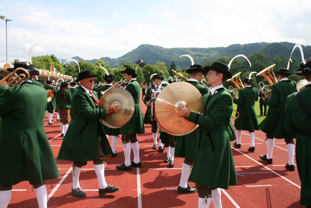 Die Bauernmusikkapelle St. Johann/Pg. bei der "Großen Wende" (Landesbewerb Musik in Bewegung, Rif/Hallein, 2012)