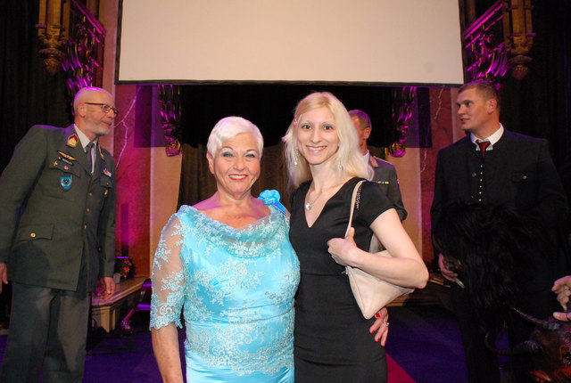 Jazz Gitti und Tanja Playner bei der Peace Art Gala | Foto: Playner