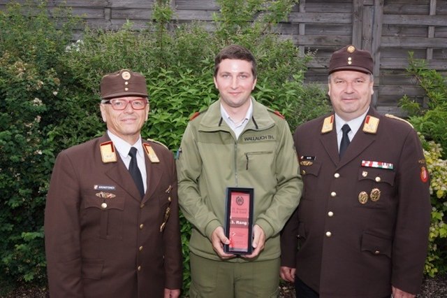 Landesbranddirektor Wolfgang Kronsteiner, Hauptbrandmeister Thomas Wallauch (3.Platz), Bezirksfeuerwehrkommandant Steyr-Land OBR Wolfgang Mayr (v. l.). | Foto: Peter Röck