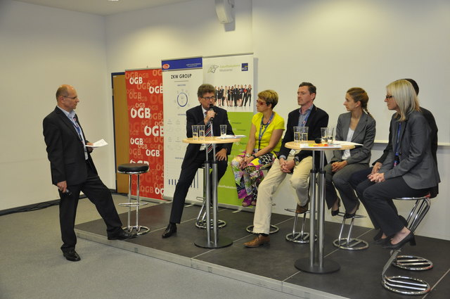 Die Experten diskutierten beim Dialogforum "Bildung" der Arbeiterkammer NÖ bei der Firma ZKW in Wieselburg.