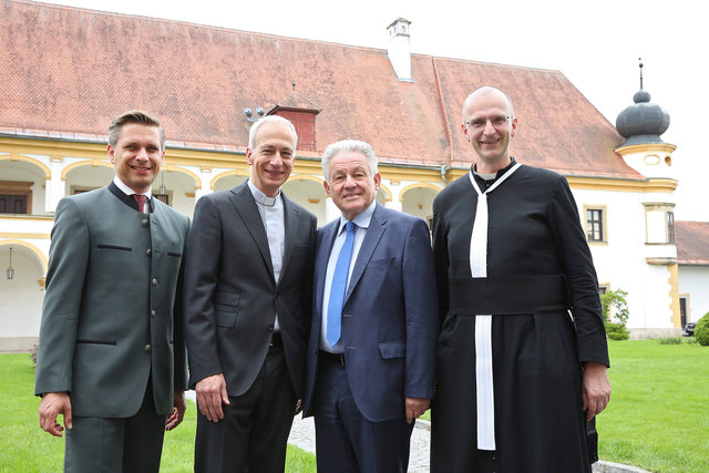 Wolfgang Hattmannsdorfer, Michael Landau (Präsident Caritas Österreich), Josef Pühringer und Gerhard Eichinger (Administrator Stift Reichersberg). | Foto: Wakolbinger