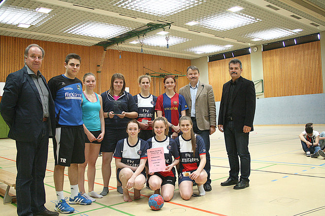 Die Mädels der Mannschaft "HAK Weiz 1" standen beim ersten Handballturnier im Bundesschulzentrum Weiz ganz oben am Podest. | Foto: kk