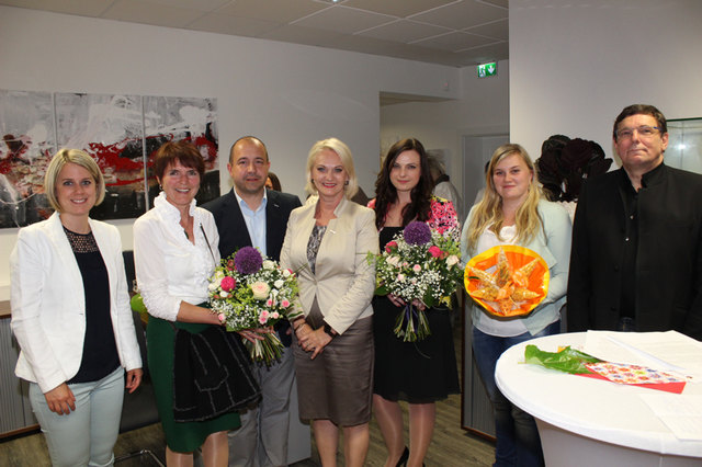 Frau in der Wirtschafts-Bezirksvorsitzende Riki Vogl lud zu einem "Frauenwirtschaft(en)" in die Kanzlei Schmidt. | Foto: Cescutti