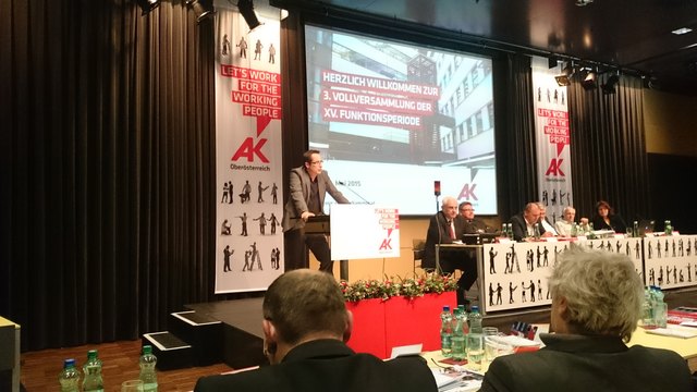 Am Donnerstag, den 28. 05. 2015 fand gemäß § 52 Absatz 1 Arbeiterkammergesetz die 3. Vollversammlung der XV. Funktionsperiode der Kammer für Arbeiter und Angestellte für Oberösterreich, im Kongresssaal der AKfOÖ in Linz, Volksgartenstraße 40, statt.