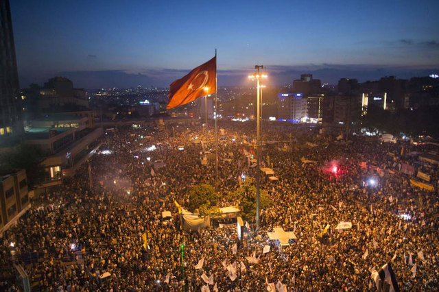 Im Gezi-Park in Istanbul fanden 2013 große Proteste gegen ein geplantes Bauprojekt statt. | Foto: Wikipedia/Fleshstorm