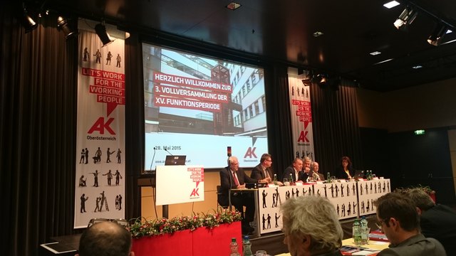 Am Donnerstag, den 28. 05. 2015 fand gemäß § 52 Absatz 1 Arbeiterkammergesetz die 3. Vollversammlung der XV. Funktionsperiode der Kammer für Arbeiter und Angestellte für Oberösterreich, im Kongresssaal der AKfOÖ in Linz, Volksgartenstraße 40, statt.