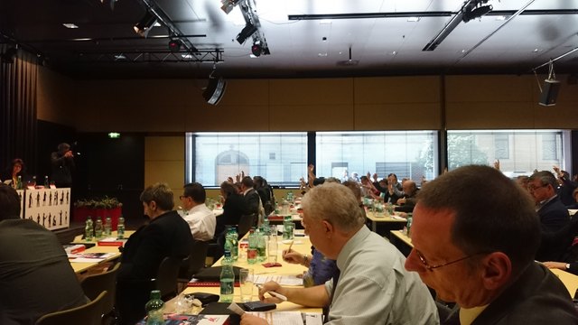 Am Donnerstag, den 28. 05. 2015 fand gemäß § 52 Absatz 1 Arbeiterkammergesetz die 3. Vollversammlung der XV. Funktionsperiode der Kammer für Arbeiter und Angestellte für Oberösterreich, im Kongresssaal der AKfOÖ in Linz, Volksgartenstraße 40, statt.