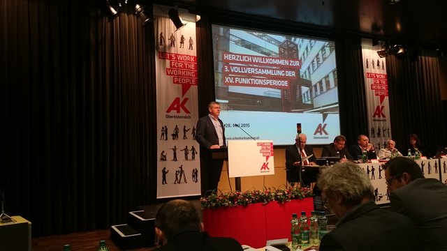 Am Donnerstag, den 28. 05. 2015 fand gemäß § 52 Absatz 1 Arbeiterkammergesetz die 3. Vollversammlung der XV. Funktionsperiode der Kammer für Arbeiter und Angestellte für Oberösterreich, im Kongresssaal der AKfOÖ in Linz, Volksgartenstraße 40, statt.