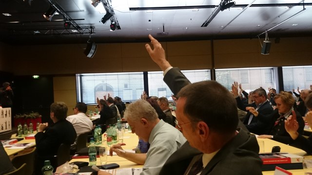 Am Donnerstag, den 28. 05. 2015 fand gemäß § 52 Absatz 1 Arbeiterkammergesetz die 3. Vollversammlung der XV. Funktionsperiode der Kammer für Arbeiter und Angestellte für Oberösterreich, im Kongresssaal der AKfOÖ in Linz, Volksgartenstraße 40, statt.