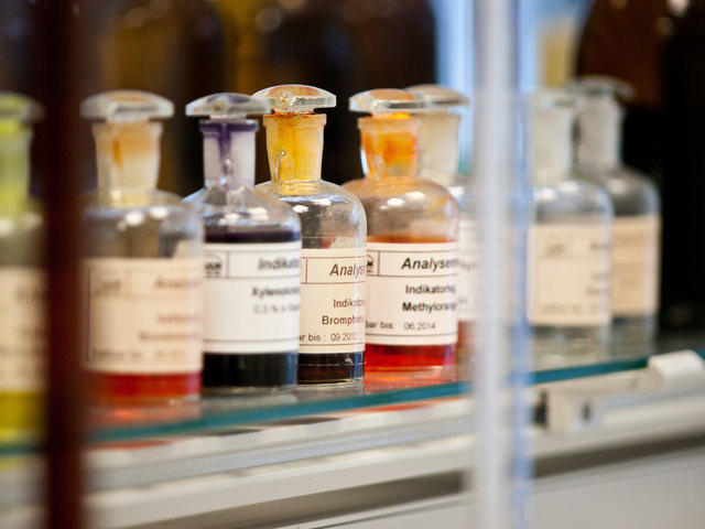 Vorsicht! Im Internet werden psychoaktive Substanzen als harmlose Kräutermischungen verkauft. | Foto: Pixelio