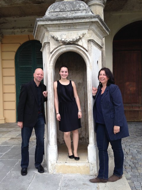 Iris Brunmayr mit Clemens Mayr (li.) und Christa Anleitner-Obergruber (re.)