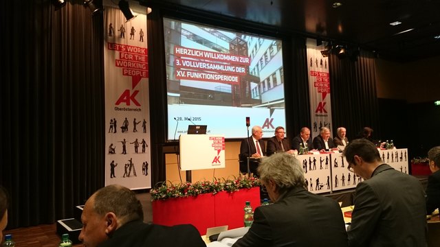 Am Donnerstag, den 28. 05. 2015 fand gemäß § 52 Absatz 1 Arbeiterkammergesetz die 3. Vollversammlung der XV. Funktionsperiode der Kammer für Arbeiter und Angestellte für Oberösterreich, im Kongresssaal der AKfOÖ in Linz, Volksgartenstraße 40, statt.
