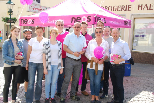 NEOS warben in der Eisenstädter Fußgängerzone um Stimmen. | Foto: NEOS