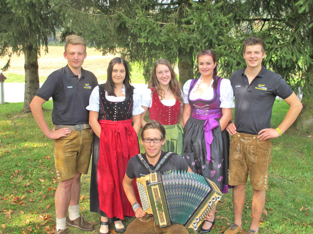 Auf zahlreiche Besucher freuen sich die SchülerInnen, LehrerInnen und Mitarbeiter der LFS Goldbrunnhof | Foto: KK