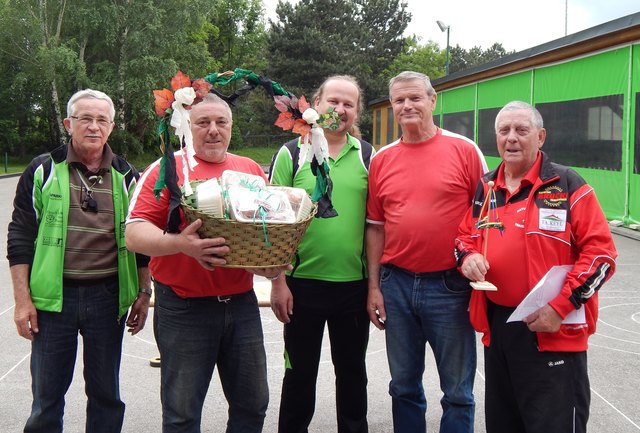 2. Platz beim Maibaumturnier in Grünbach für den ESV Naturfreunde Traiskirchen - v.l.n.r.: Wolfgang Heyderer, Leihspieler Anton Vorisek, Peter Köstinger, Leo Tomasini sen.